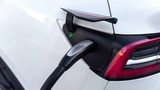 Auto elettriche, meglio la ricarica veloce o quella lenta? Uno studio fa finalmente chiarezza